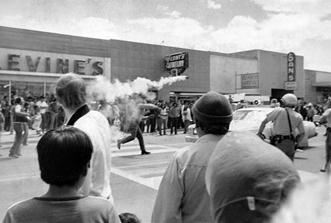 Riot in Farmington NM distrupts Police, Sheriff and US Cavalry parade